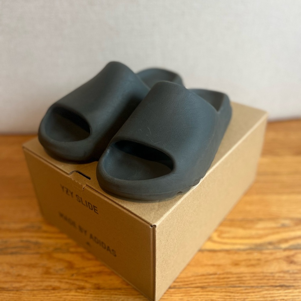 Adidas YZY Slide in Dark Gray